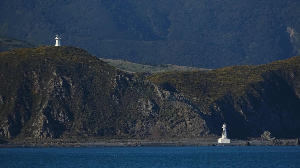 Wellington-harbour-lighthouse